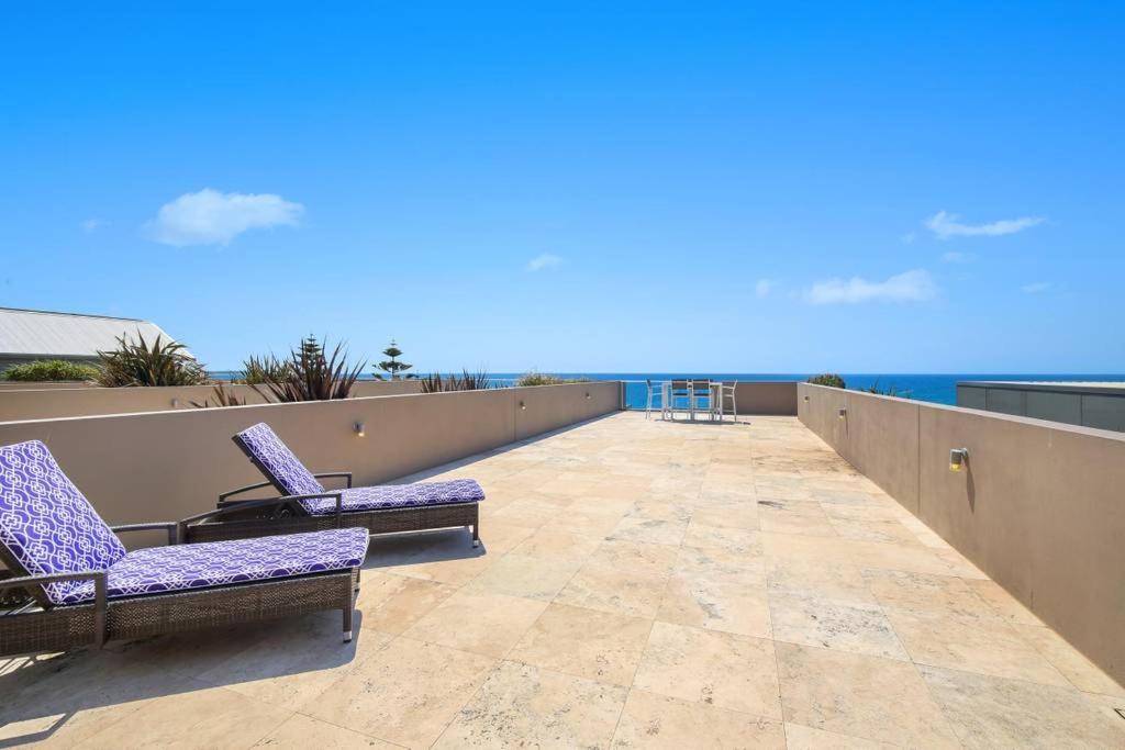 Beach And Ocean Front Penthouse With Wifi And Parking Apartment Entrance Exterior foto